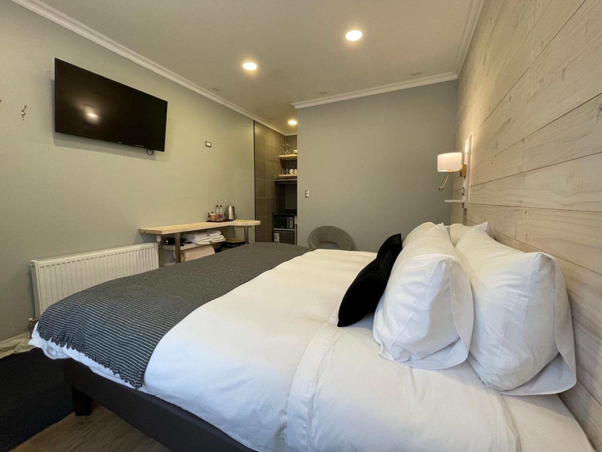 Hostal Boutique Puerta Roja Punta Arenas Bagian luar foto
