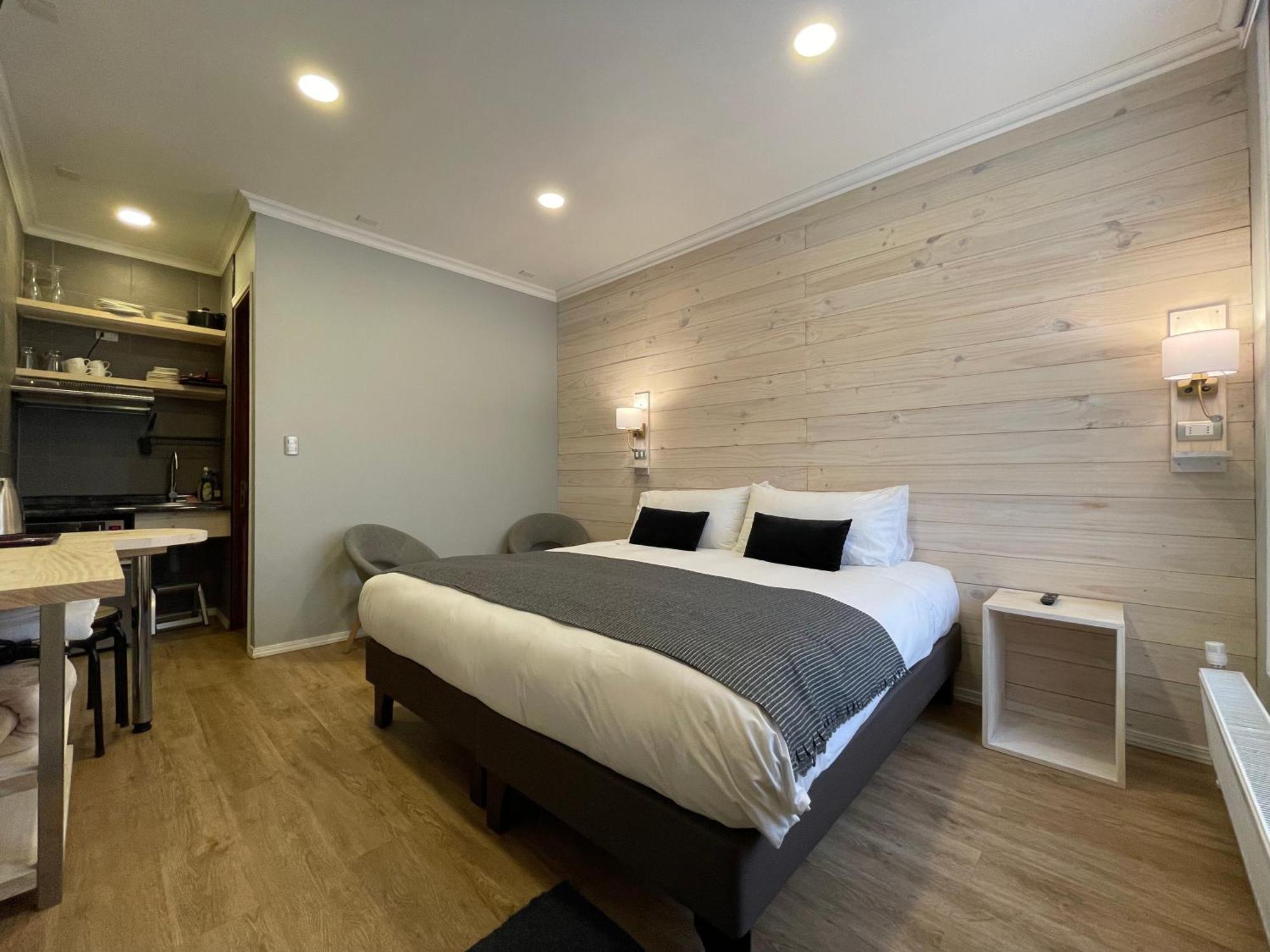 Hostal Boutique Puerta Roja Punta Arenas Bagian luar foto