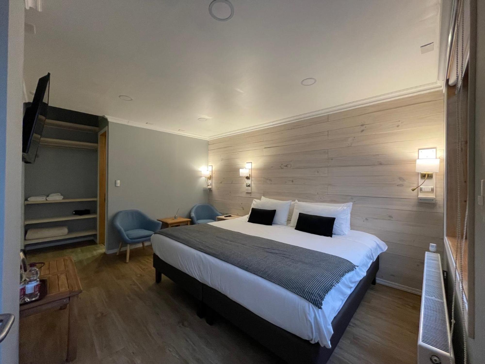 Hostal Boutique Puerta Roja Punta Arenas Bagian luar foto