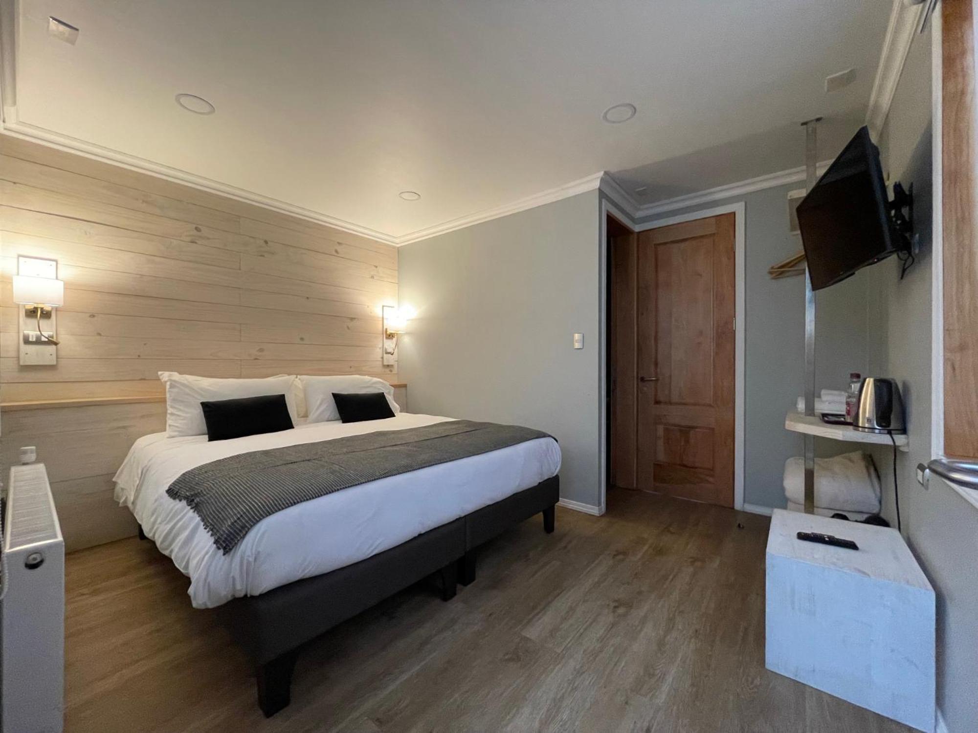Hostal Boutique Puerta Roja Punta Arenas Bagian luar foto